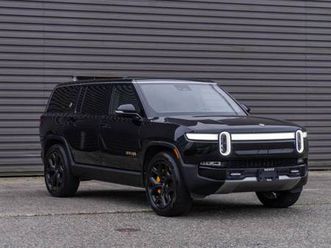 2023 rivian r1s. female owned! low kms!
