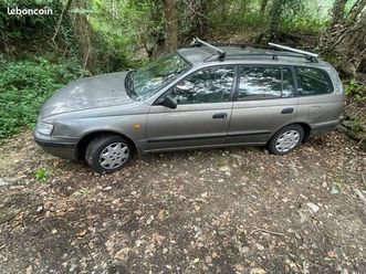 vends toyota carina