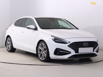 hyundai i30 fastback style 1.5 t-gdi mhev automat, serv.kniha, koža, navigácia za 18 000 €