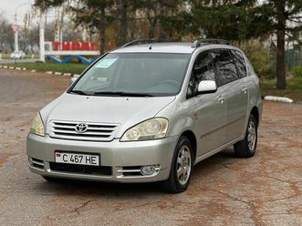 toyota avensis verso an. 2002