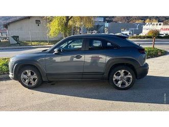 mazda-mx-30-e-skyactiv-gt-plus-head-up-display-line-assist