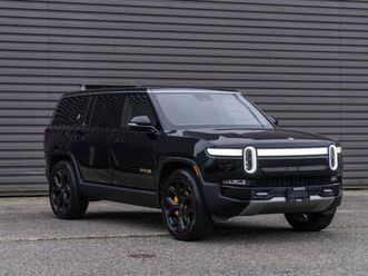 2023 rivian r1s. female owned! low kms!