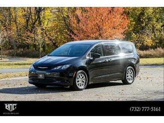 2022 chrysler voyager lx