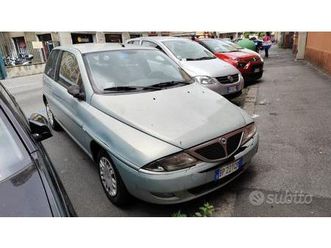 lancia y - 2001
