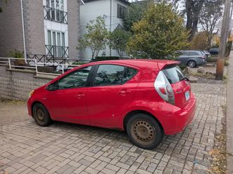 toyota prius c (hybrid)