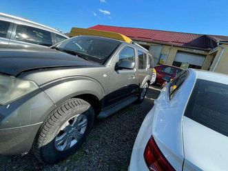 vând nissan pathfinder și tractor madaras