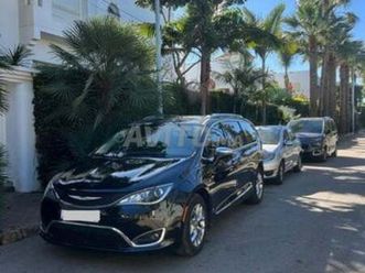 chrysler pacífica 7 places tres bon état