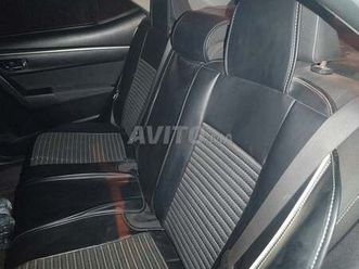 voiture propre et bien équipée, deuxième main, pr...