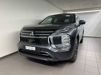 mitsubishi outlander 2.4 phev invite 4x4: réserver un essai sur route !