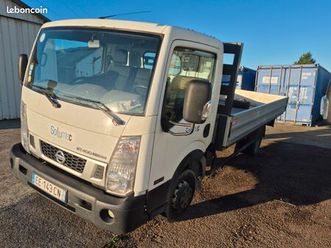 nissan nt400 plateau 5m 2.5td