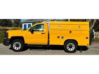 **2017 chevy k3500 4x4 srw 8' enclosed utility w/ power tailgate**