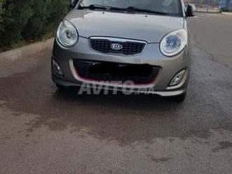 meubles à vendre et une voiture kia picanto