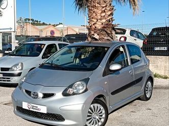 toyota aygo. 5 portes 1.0 68ch / entretien complet / kit distribution à chaîne /