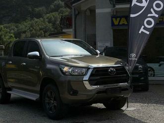 toyota hilux 2.8 d-4d a/t 4wd 48v 4 porte double cab lounge