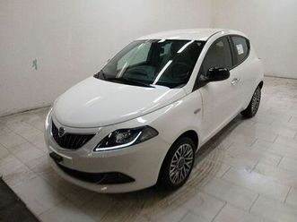 lancia ypsilon 1.0 firefly hybrid gold s&s 70cv 5p.ti