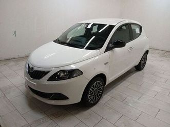lancia ypsilon 1.0 firefly hybrid platino s&s 70cv