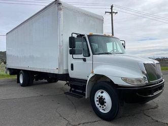 2019 international 4300 26ft high cube box truck **non-cdl cummins**