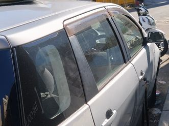 TOYOTA IST toyota-ist-1-3l-2002