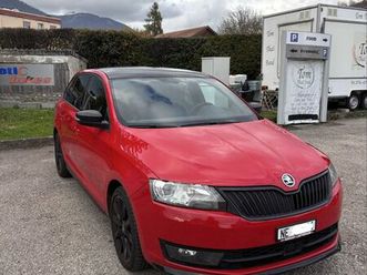 skoda rapid spaceback rouge, 1.4 tsi, avec 2 jeux de roues.