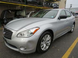 2011 infiniti m56x base