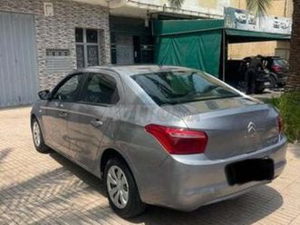 une voiture à vendre