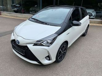 toyota yaris 1.5i vvt-i hybrid two-tone e-cvt