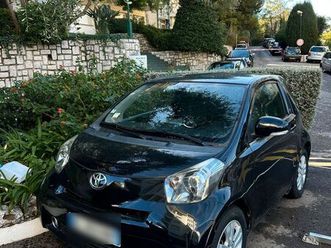 toyota iq iconic édition spécial haut de gamme