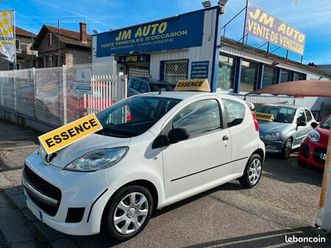 belle 107 essence 152.200kms 3 portes garantie 3 mois avec possibilité de 1 an