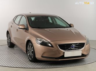 volvo v40 2.0 t2 xenóny, tempomat, park. senzory za 7 700 €