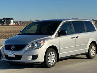personal sale. one tax! 2012 vw routan only 66,630 kilometers