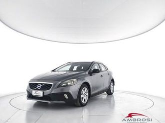 volvo v40 cross country d2 1.6 kinetic del 2015 usata a corciano