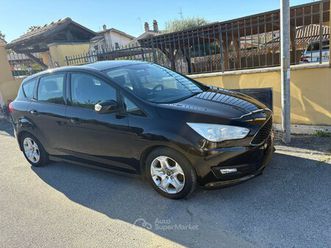 macchina in ottimo stato qualche graffio da parcheggio.