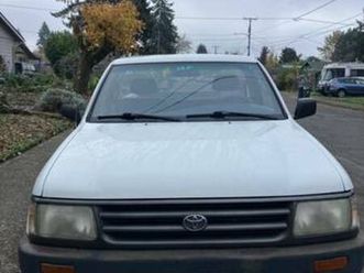 TOYOTA T100 toyota-t100-long-bed-truck