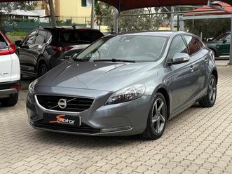 volvo v40 2.0 d2 momentum
