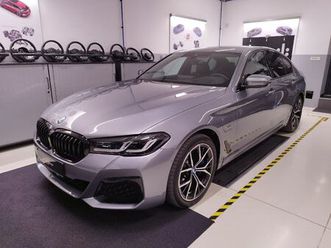 bmw 5 g30 530e xdrive *** m paket *** hybrid ***, 2023 god.