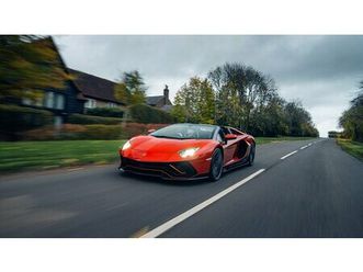 2022 lamborghini aventador orange automatique, 7+ vitesse...