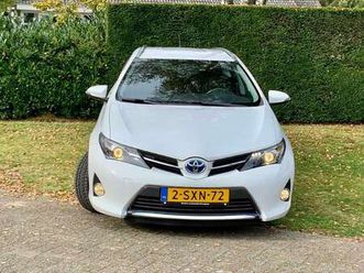 auris touring sports hybrid