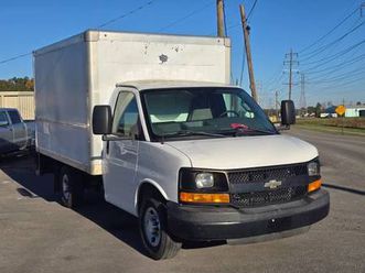 ** 2016 chevy box truck * 10 foot * 6.0 v8 * clean **