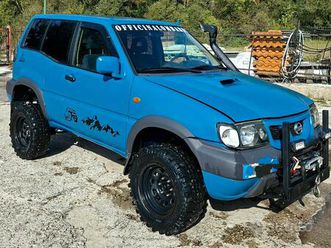 nissan terrano 3000 5 posti autocarro