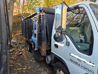 isuzu npr dump truck