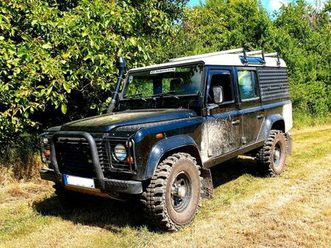 land rover defender 110 td5 station wagon offroad