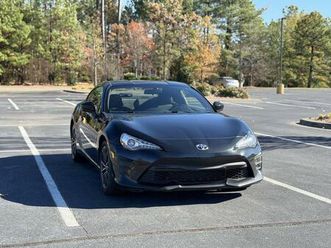 used 2017 toyota 86 se