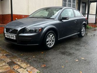 volvo c30 1.6 petrol - dark red interior + heated seats