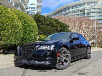 2017 chrysler 300s (loaded luxury sedan! super low 143 kms!!!)