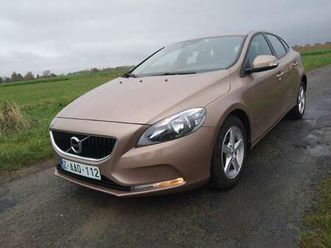 v40 2.0 d2 eco momentum. 12mois garantie