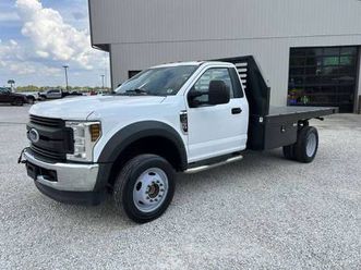 2017 ford f550 xl 6.8l automatic 4x4 regular cab w/flat bed!!