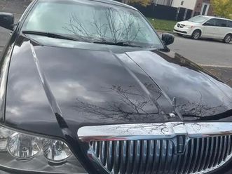 lincoln town car edition signature limited 2010