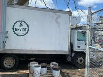 2007 gmc w5500 freezer/reefer box truck – refrigeration works – 185k m