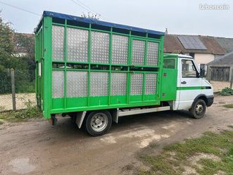 iveco 35-10 bétaillère