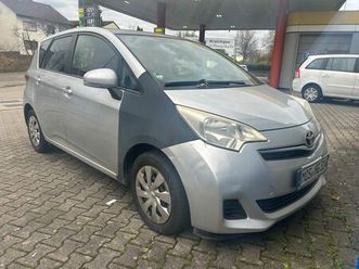 toyota verso-s life 1.33 6.gang kamera pano klima